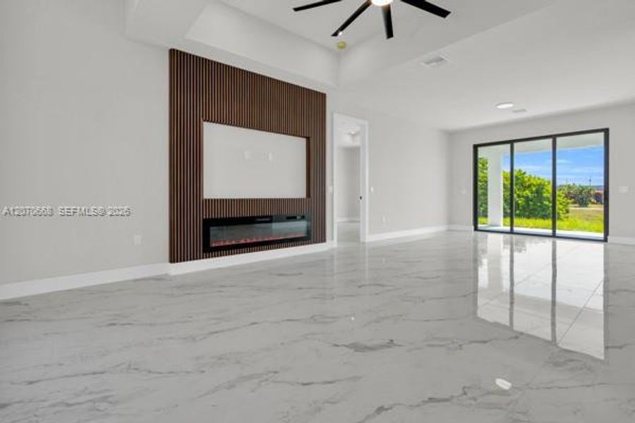 Spacious, unfurnished interior of a new home in , Cape Coral (Image 27).