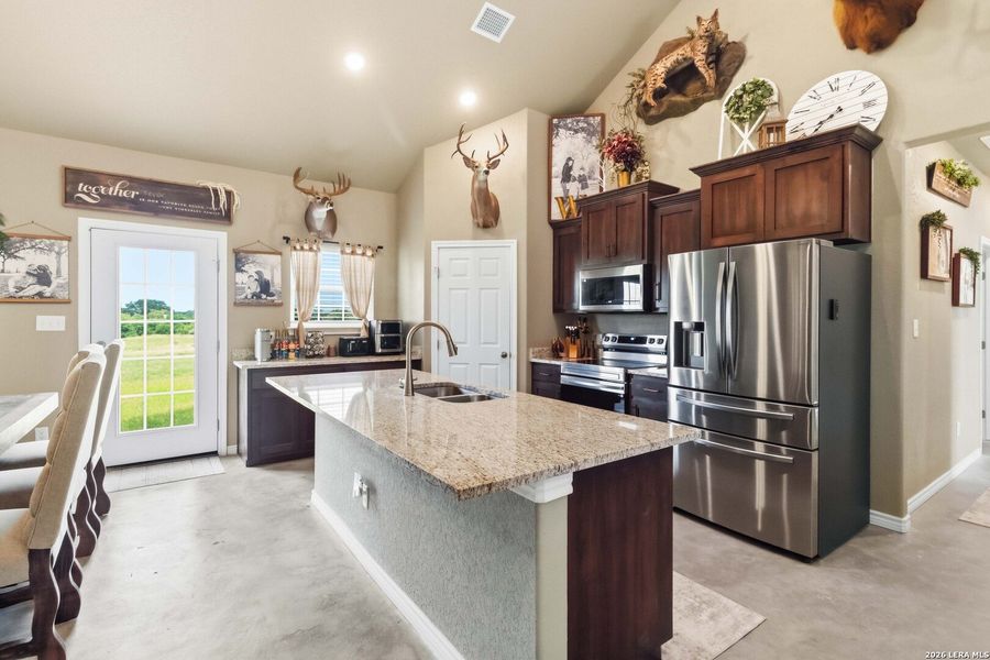 Furnished interior view inside a new home in , Sabinal (Image 18).