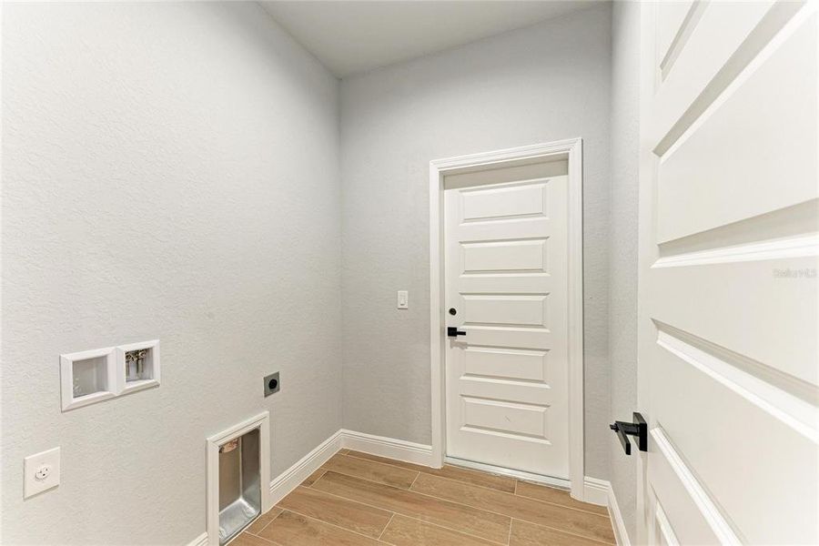 Spacious, unfurnished interior of a new home in , North Port (Image 24).