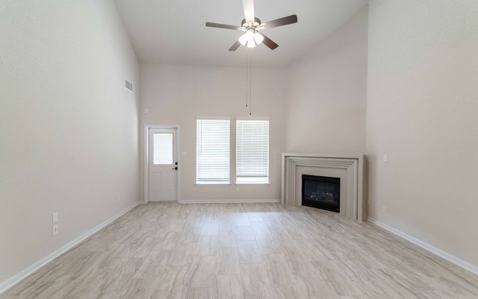 Spacious, unfurnished interior of a new home in Arcadia Ridge, San Antonio (Image 21).