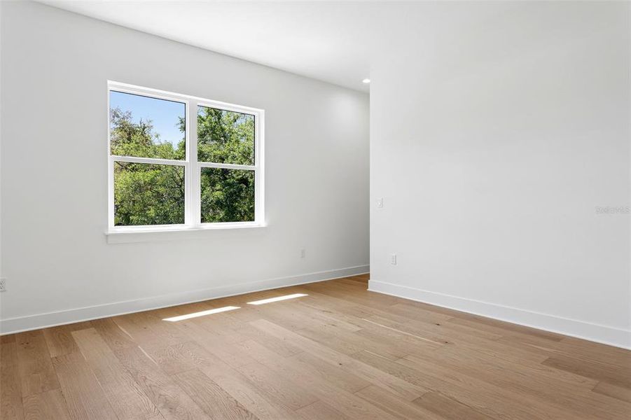 Spacious, unfurnished interior of a new home in , Tampa (Image 38).