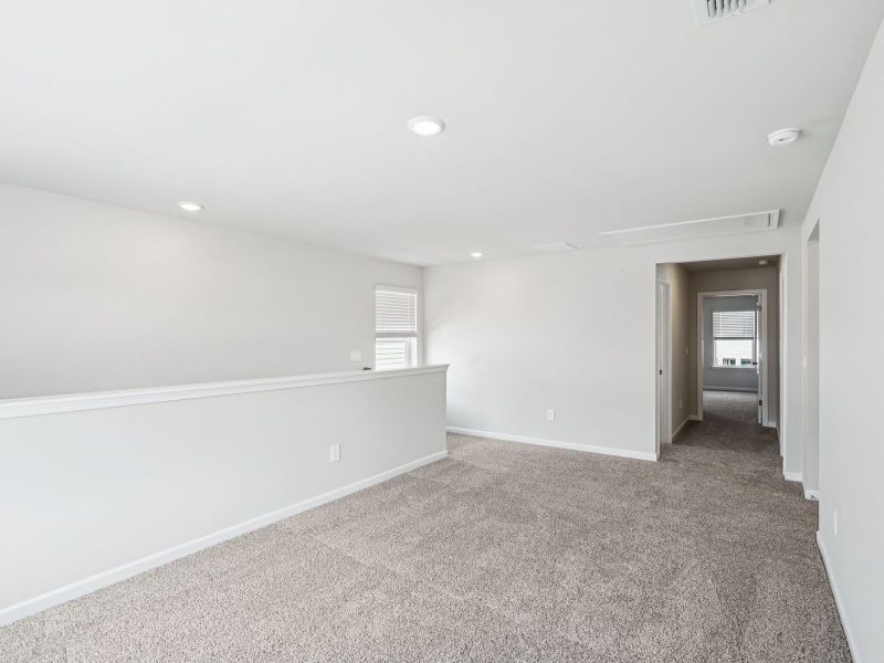 Spacious, unfurnished interior of a new home in Hawthorne Station, College Park (Image 14).