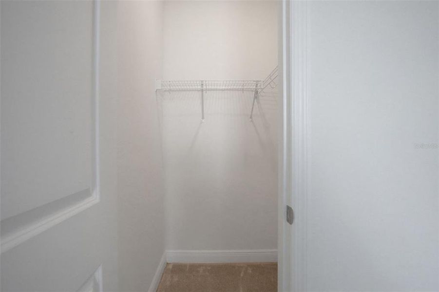 Spacious, unfurnished interior of a new home in Bungalow Walk at Lakewood Ranch, Sarasota (Image 25).
