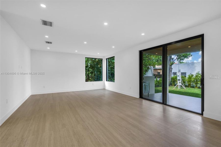 Spacious, unfurnished interior of a new home in , Miami (Image 15).