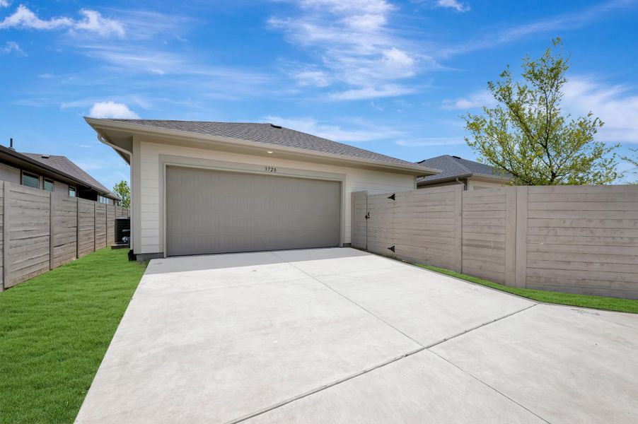 Exterior details and patio area of a home in Painted Tree, McKinney (Image 19).