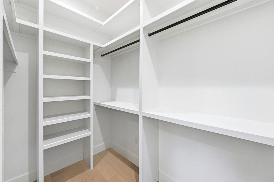Walk-in-closet Walk-in-closet