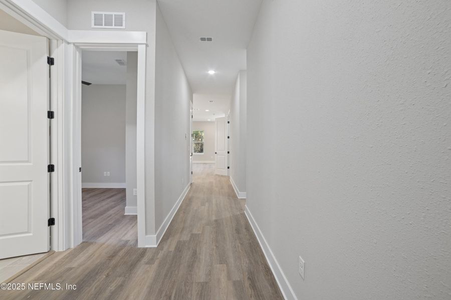 Spacious, unfurnished interior of a new home in , Jacksonville (Image 18).