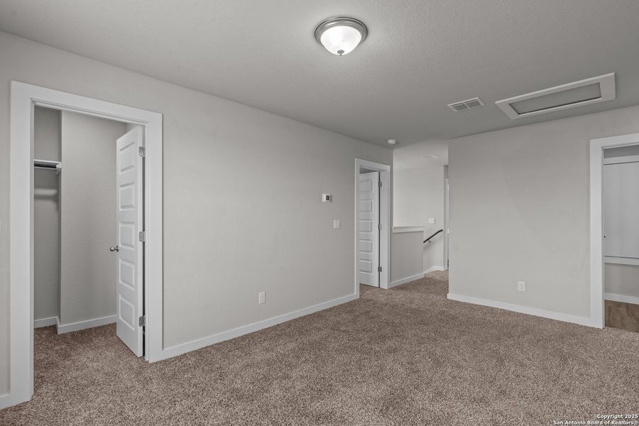 Spacious, unfurnished interior of a new home in Weltner Farms 50’s, New Braunfels (Image 44).