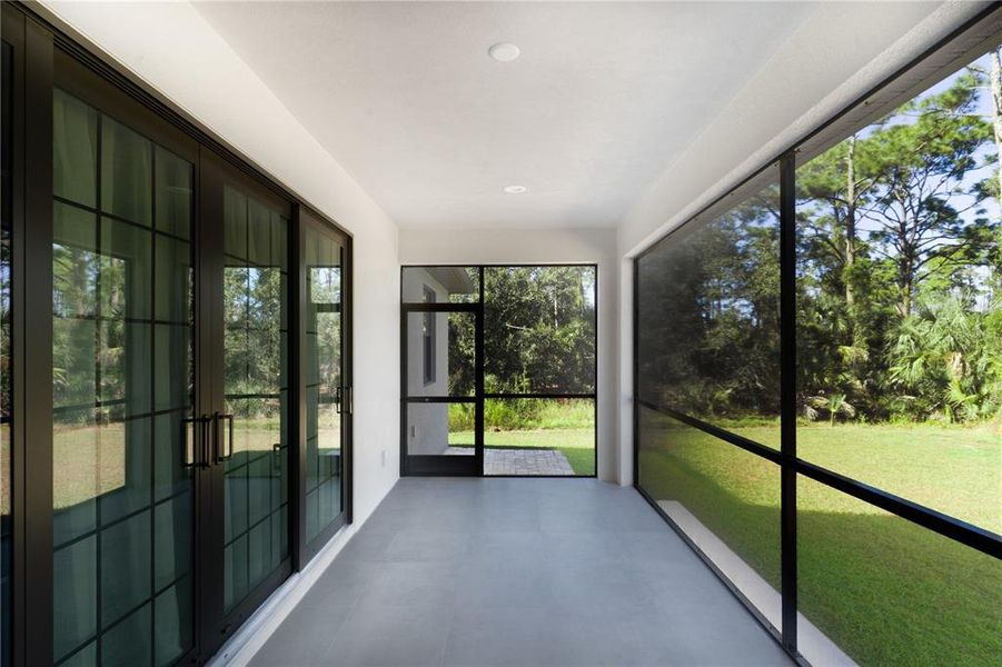 Exterior details and patio area of a home in , Port Charlotte (Image 26).