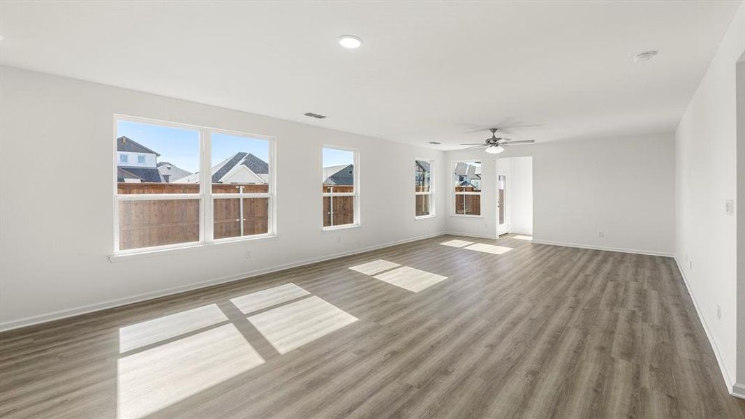 07. 2001 Bayfront - Dining