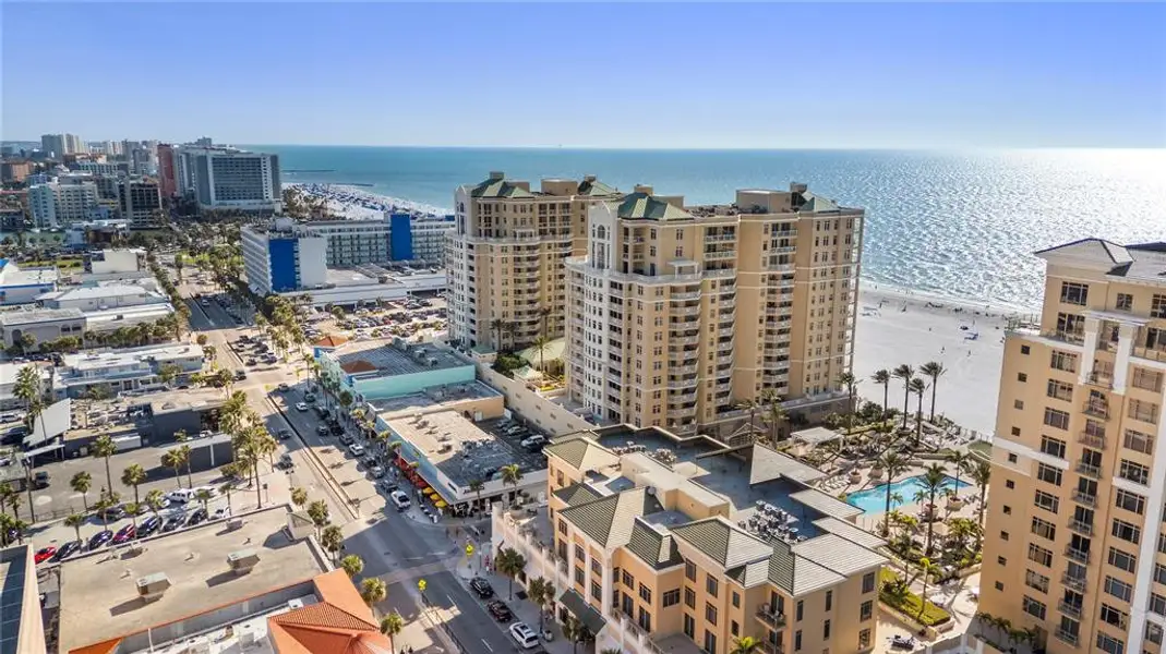 Condo located in Clearwater, FL showcasing its design and architecture (Image 26).