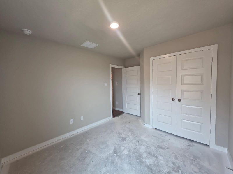 Spacious, unfurnished interior of a new home in Vintage Farms, Brenham (Image 9).