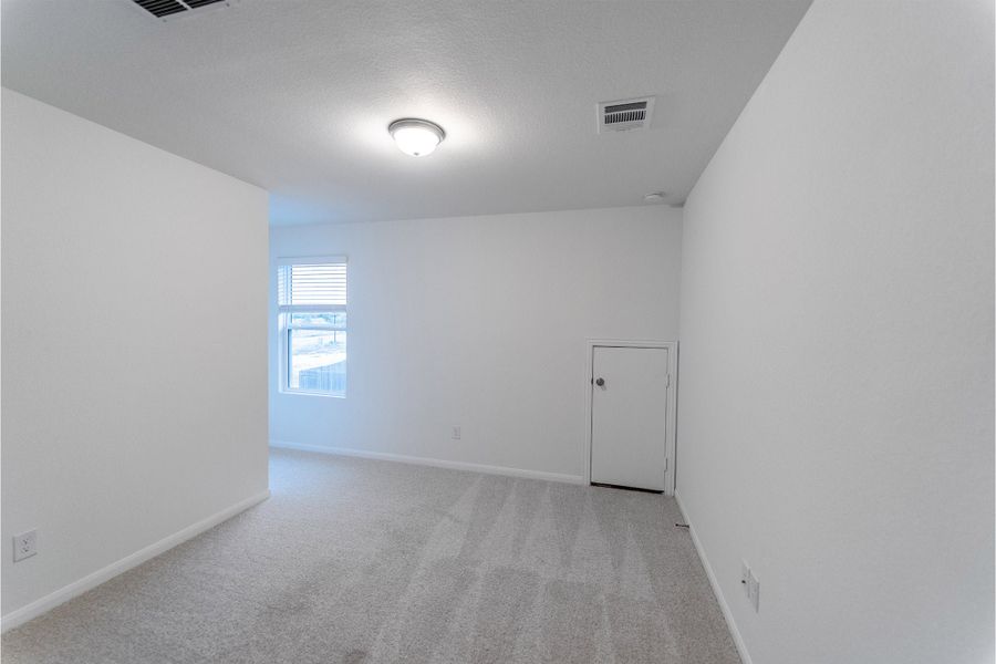 Spacious, unfurnished interior of a new home in Cool Water, Jarrell (Image 12).