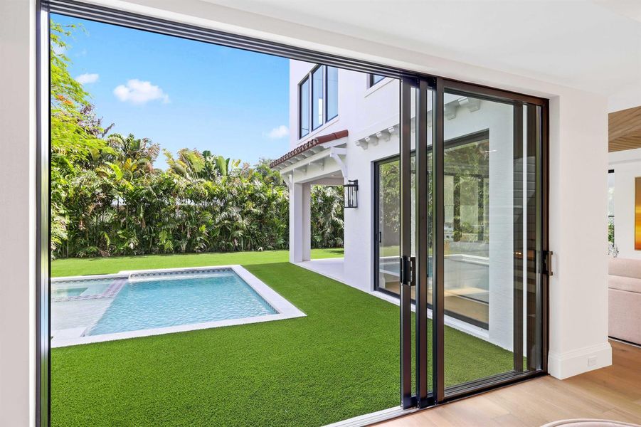 Kitchen Access to Pool