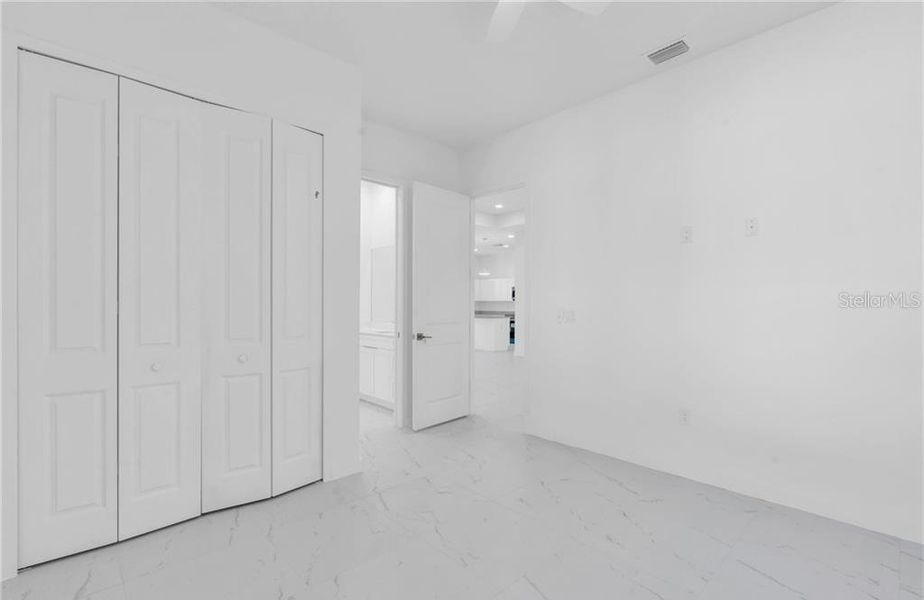 Spacious, unfurnished interior of a new home in , Cape Coral (Image 31).