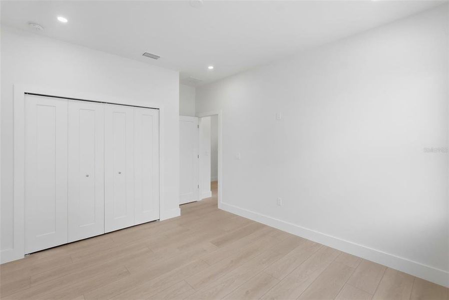 Spacious, unfurnished interior of a new home in , St. Petersburg (Image 23).