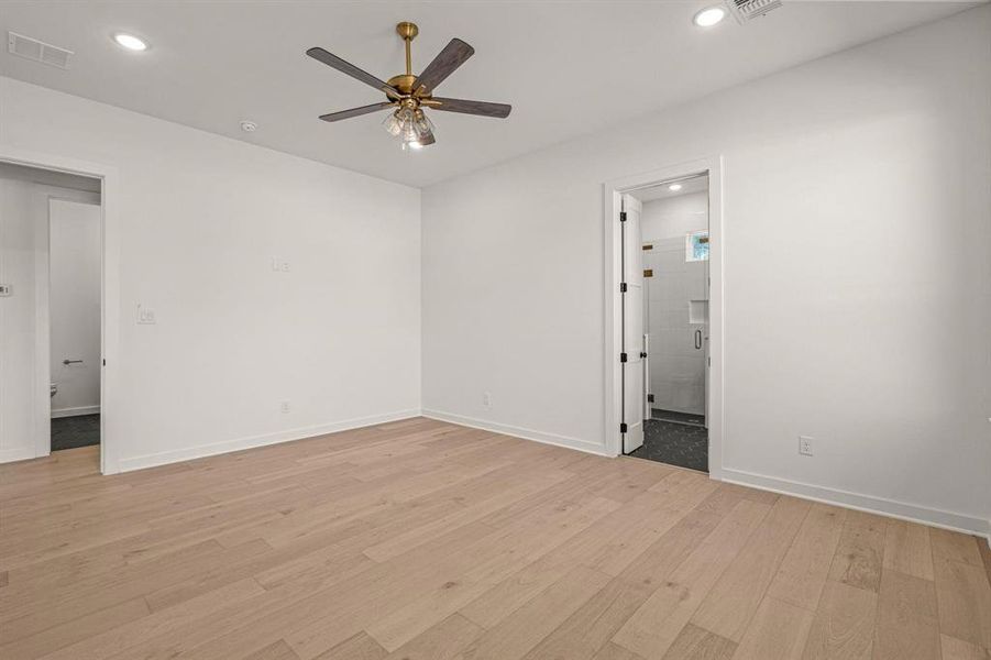 Spacious, unfurnished interior of a new home in , Aledo (Image 25).