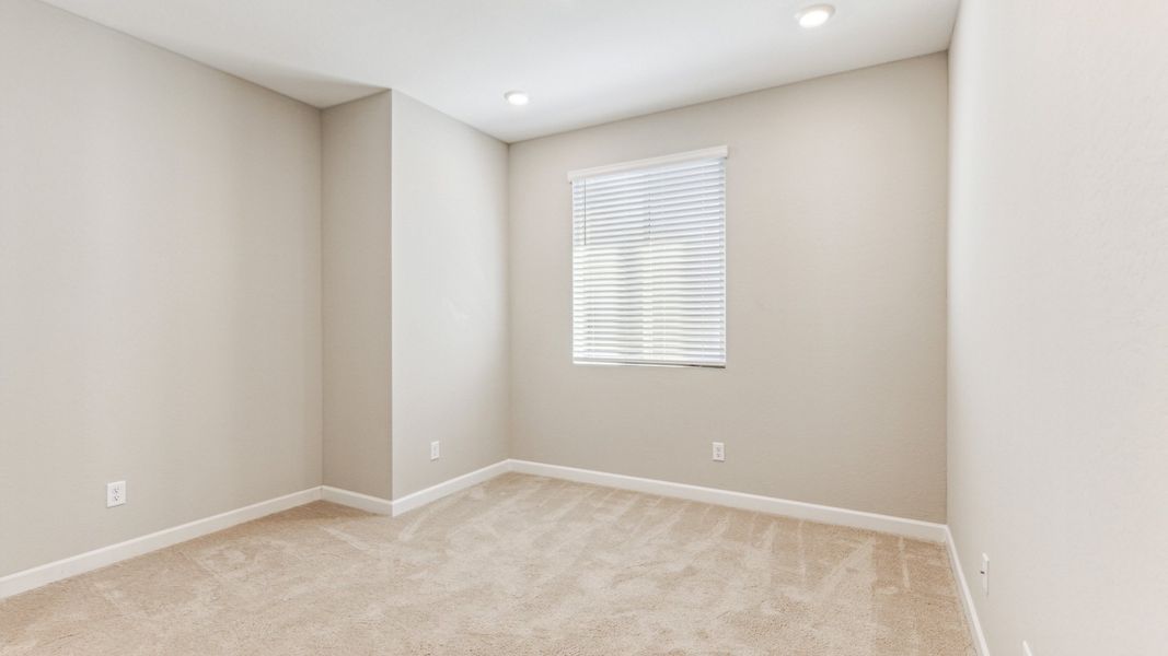 Spacious, unfurnished interior of a new home in Talinn Towns at Desert Ridge, Phoenix (Image 20).