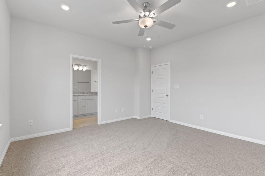 Spacious, unfurnished interior of a new home in Retreat at Hero Way, Leander (Image 26).