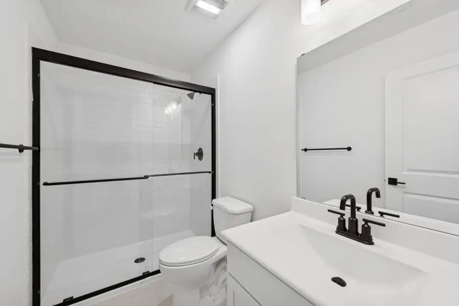 Hall bath (*Photo not of actual home and used for illustration purposes only.)