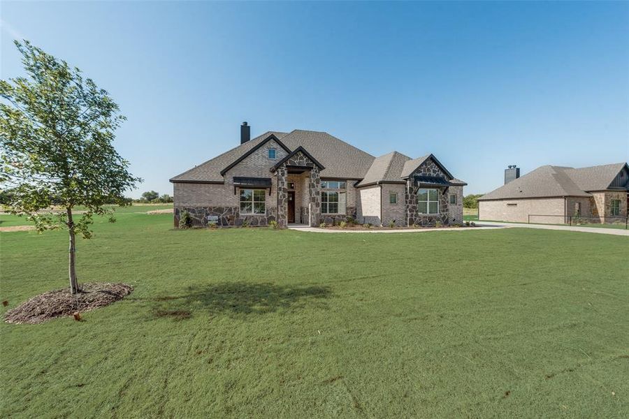 View of front of house featuring a front lawn