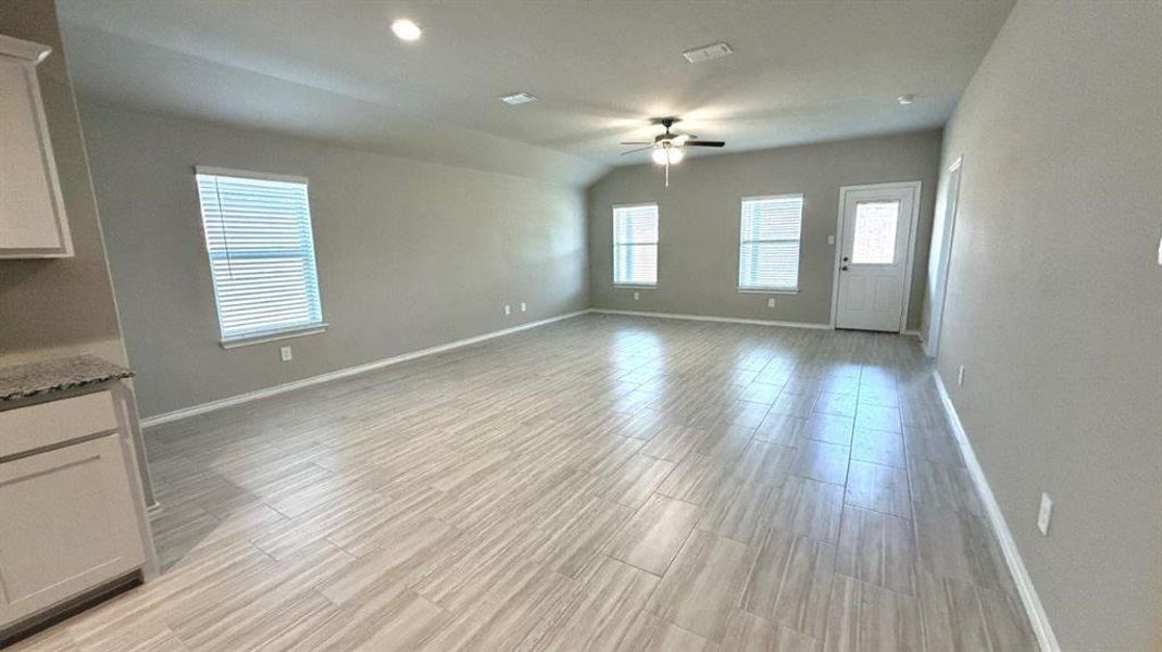 Spacious, unfurnished interior of a new home in Sunnycreek, Fort Worth (Image 22).