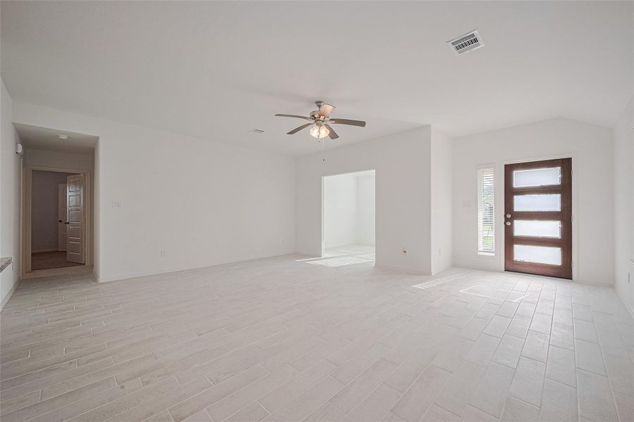 Spacious, unfurnished interior of a new home in Lago Mar, Texas City (Image 28). Spacious, unfurnished interior of a new home in Lago Mar, Texas City (Image 28).