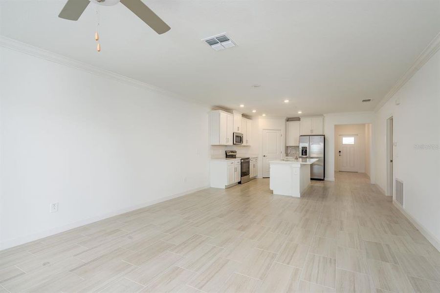 Spacious, unfurnished interior of a new home in , San Antonio (Image 13).