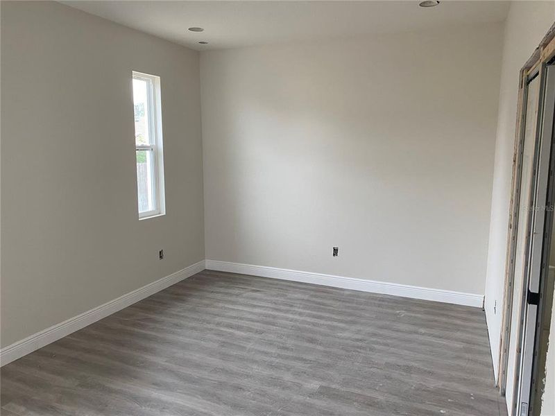 Spacious, unfurnished interior of a new home in , Port Charlotte (Image 4).
