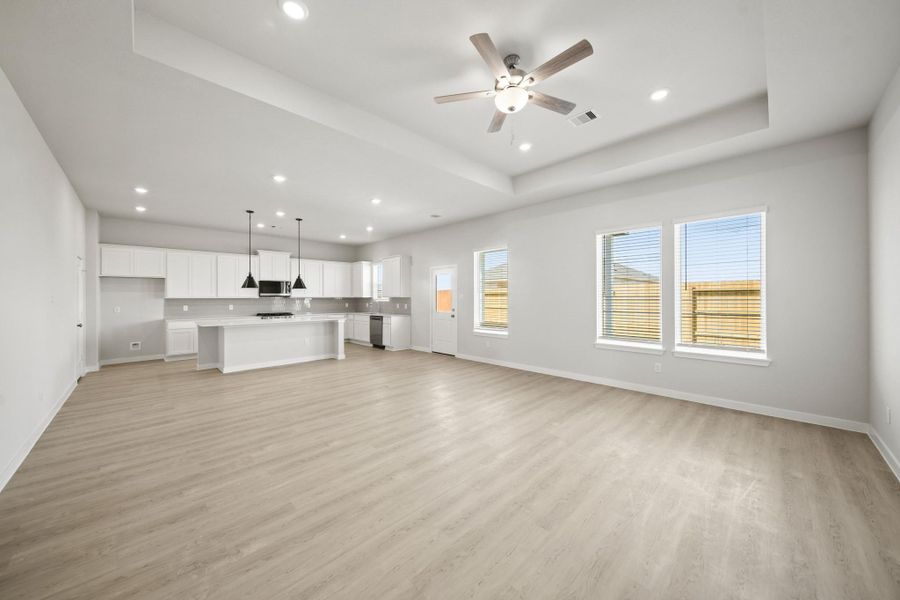 Spacious, unfurnished interior of a new home in Sunterra Lakes, Brookshire (Image 17).