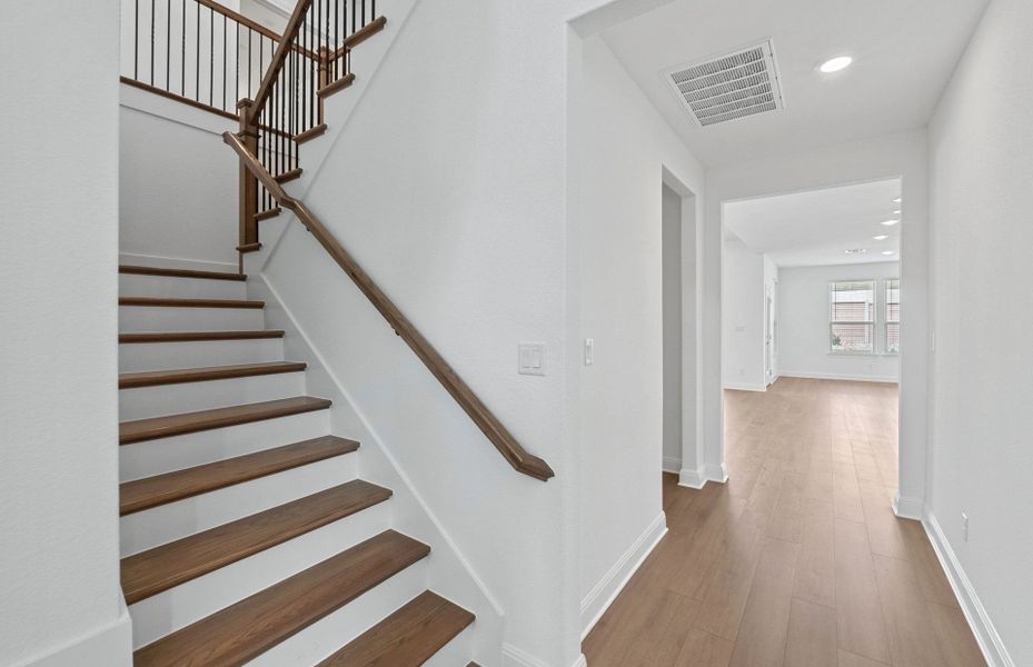 Spacious, unfurnished interior of a new home in Bluffview Reserve, Leander (Image 53).