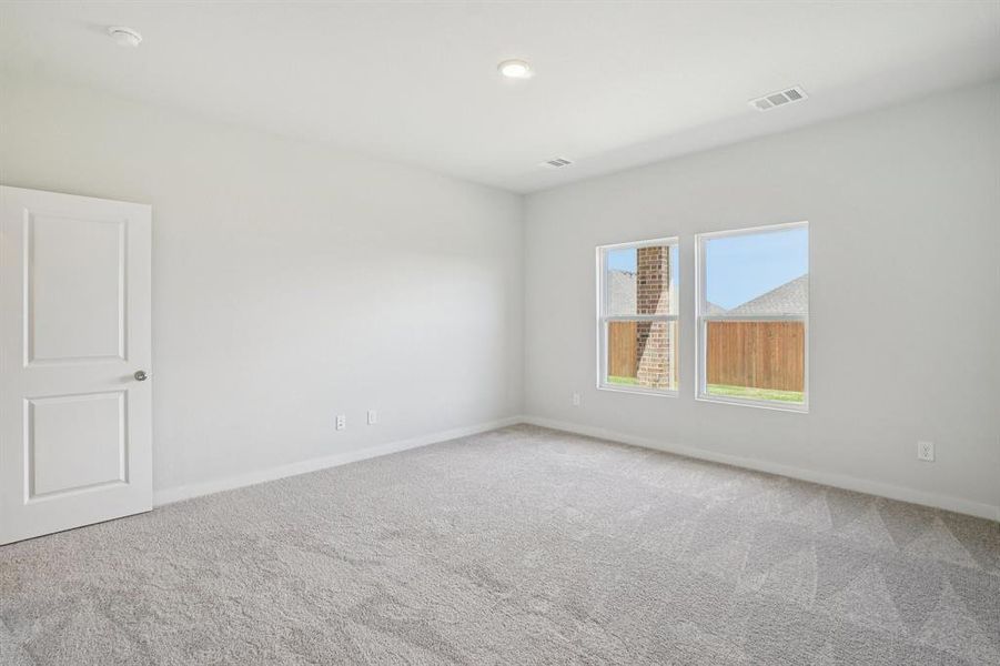 Spacious, unfurnished interior of a new home in Lone Oak, Alvarado (Image 19).