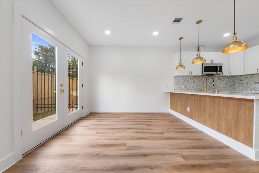 Spacious, unfurnished interior of a new home in , Houston (Image 15).