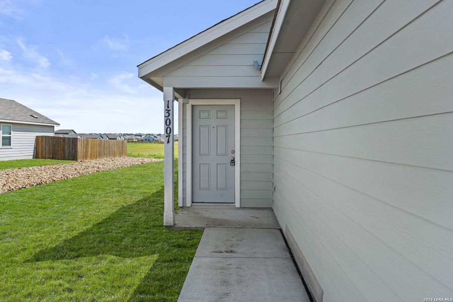 Exterior details and patio area of a home in Spring Grove, St. Hedwig (Image 4).