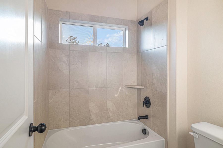 Furnished interior view inside a new home in Deer Pines, Conroe (Image 5). Furnished interior view inside a new home in Deer Pines, Conroe (Image 5).