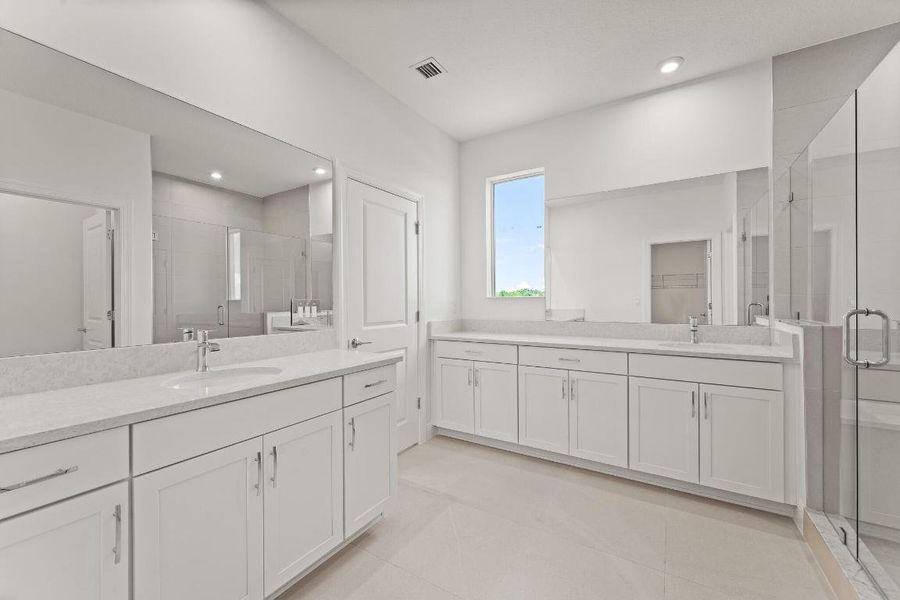 US_SEF_SALINA_LOT 17_owners bath