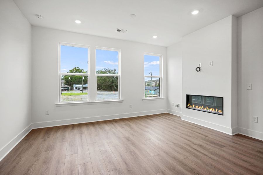 Spacious, unfurnished interior of a new home in West End Heights, Charlotte (Image 26).