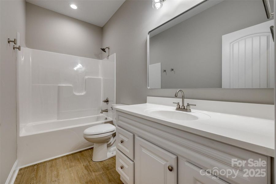 Representative photo of same build; colors and selections may differ. Representative photo of same build; colors and selections may differ.