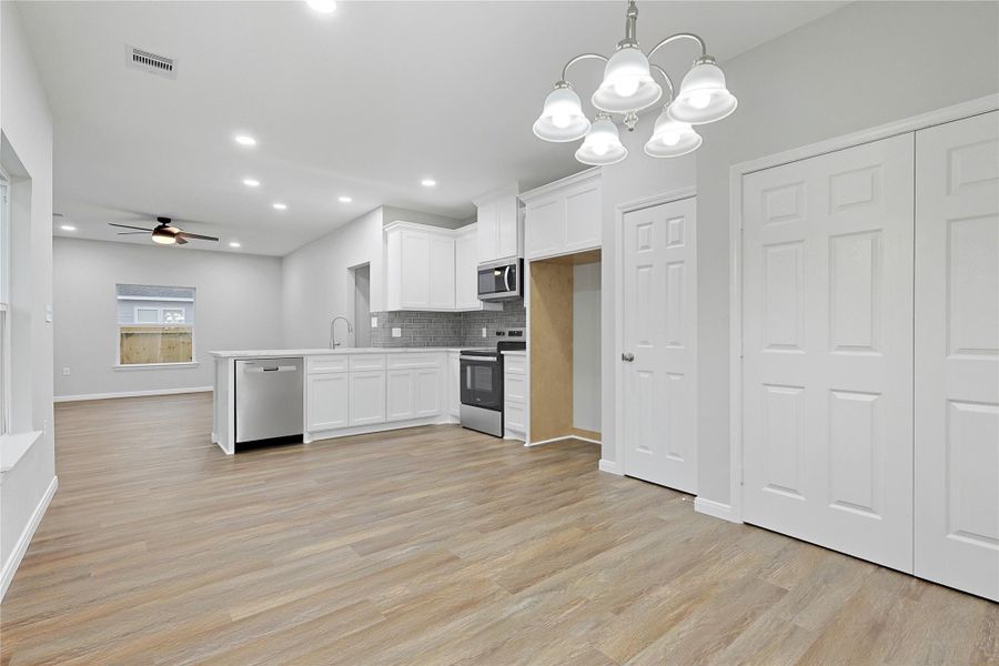 Spacious, unfurnished interior of a new home in , Crosby (Image 16).