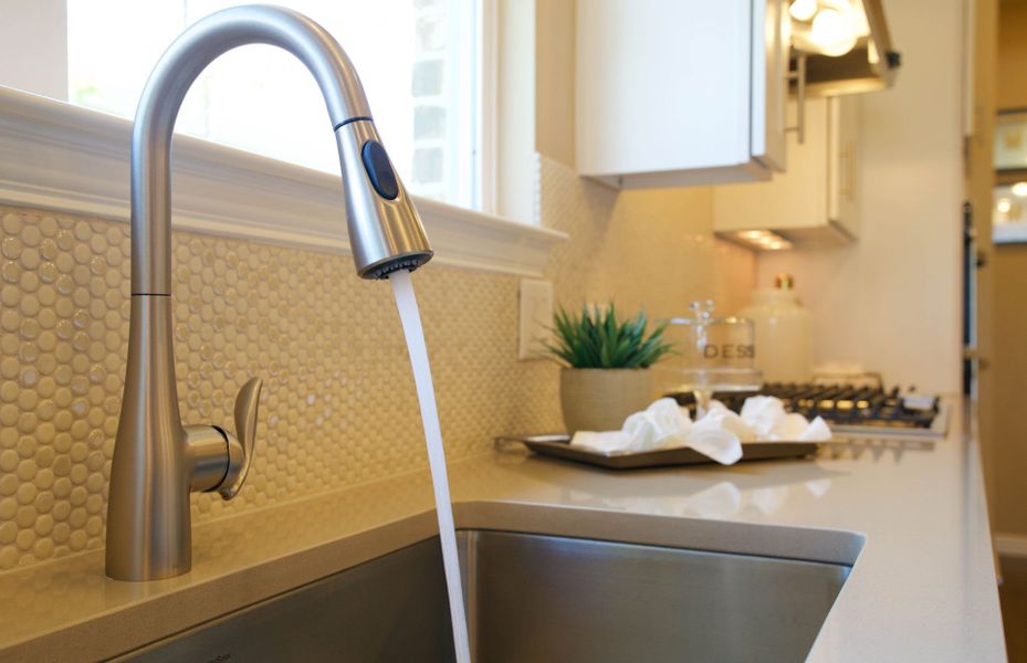 Representative interior finishes for a home built from the Burnet by Pulte Homes in Crosswinds, Kyle (Image 10).