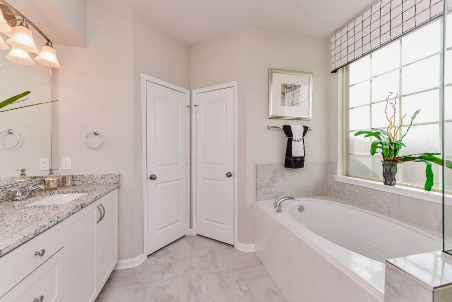 Furnished interior view inside a new home in Edgewater, Bryan (Image 13).