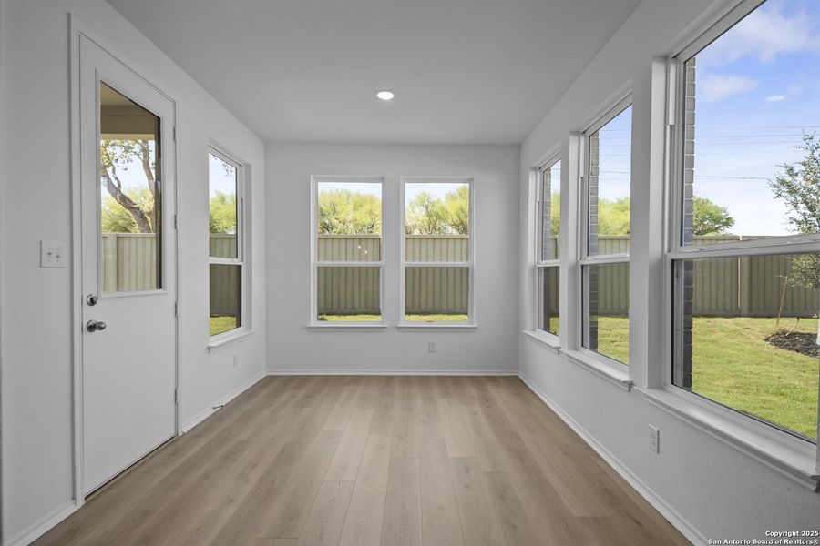 Spacious, unfurnished interior of a new home in Foxbrook, Cibolo (Image 25).