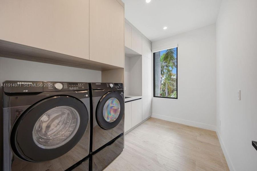 Furnished interior view inside a new home in , Fort Lauderdale (Image 17).
