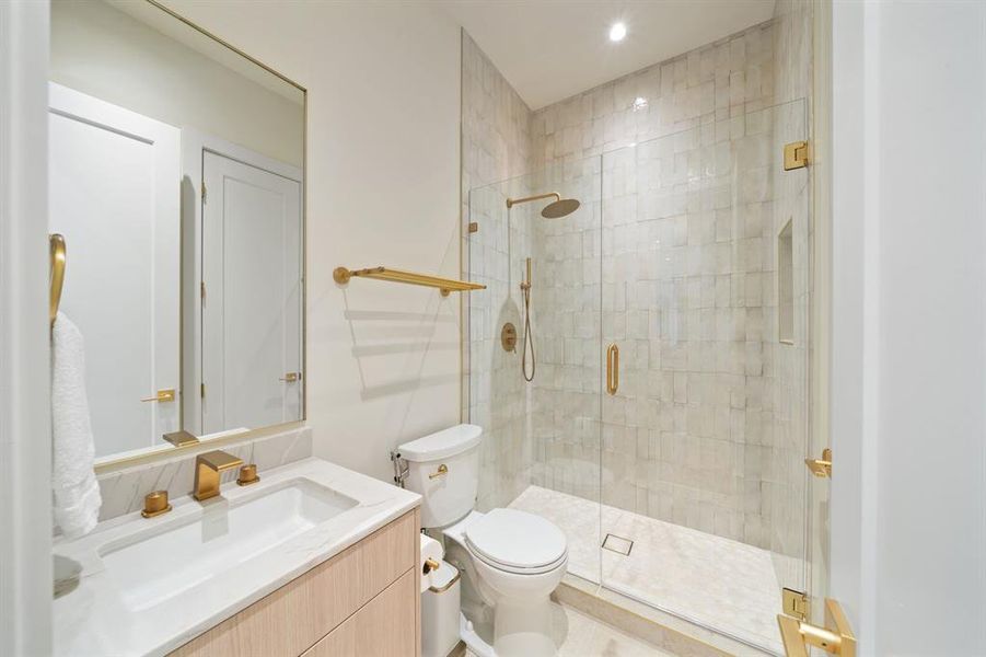 Another full bath on the second floor!