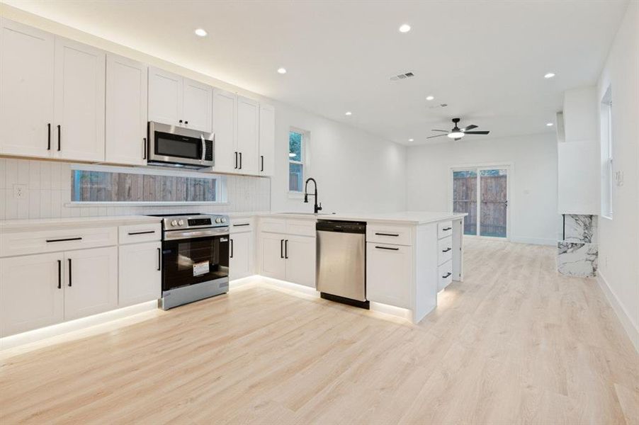 Furnished interior view inside a new home in , Dallas (Image 6).