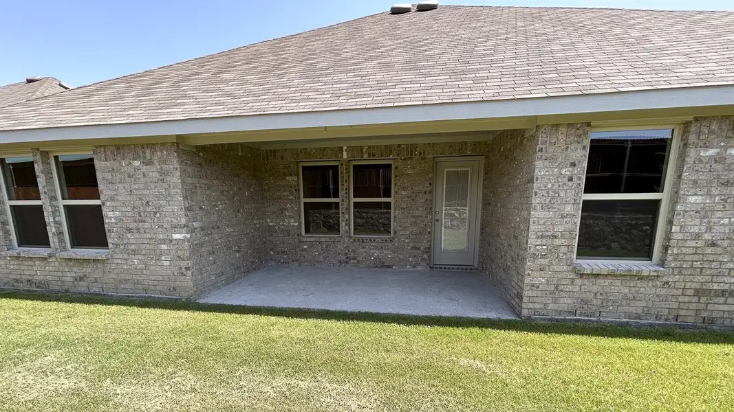 Representative exterior details of a home built from the GARLAND by D.R. Horton in Northspur, Forney (Image 3).