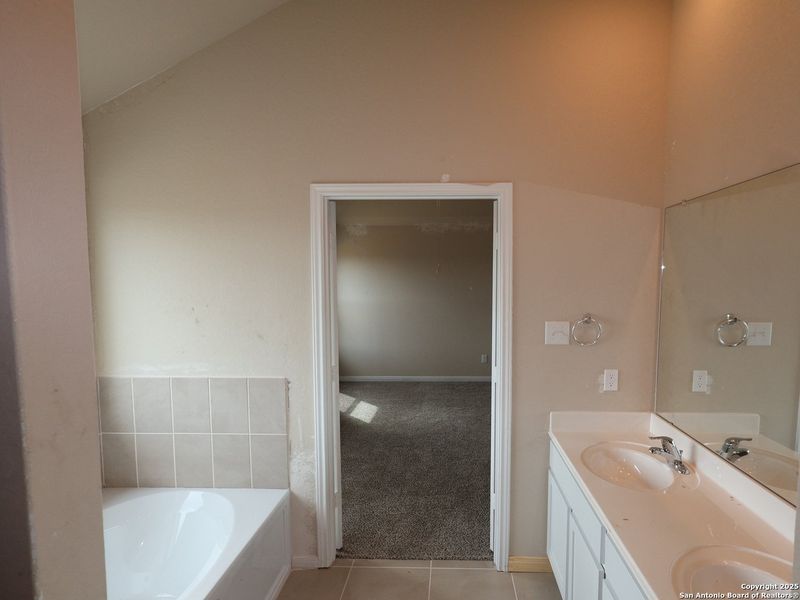 Furnished interior view inside a new home in Winding Brook, San Antonio (Image 5). Furnished interior view inside a new home in Winding Brook, San Antonio (Image 5).