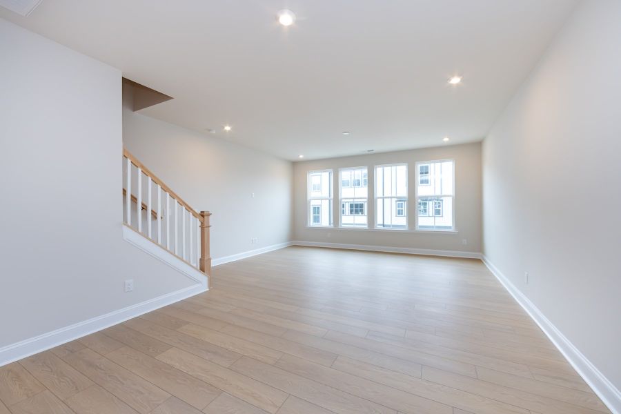 Spacious, unfurnished interior of a new home in Bellflower, Charlotte (Image 27).