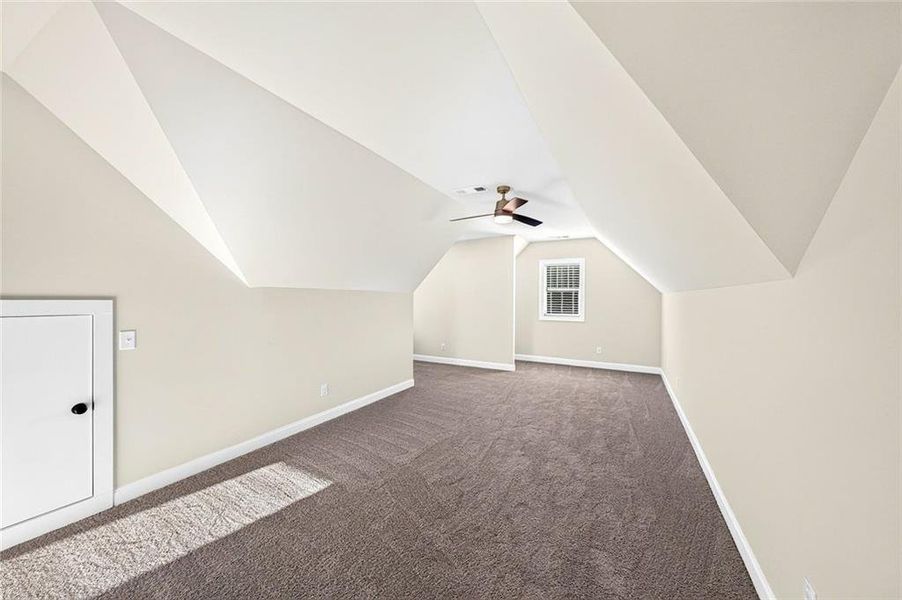 Spacious, unfurnished interior of a new home in , Bishop (Image 26).