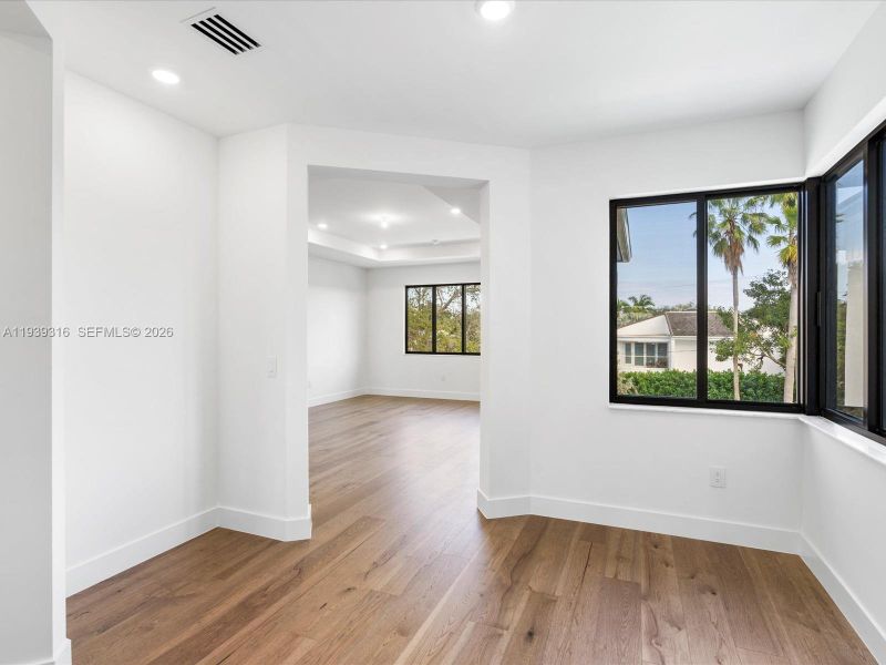 Spacious, unfurnished interior of a new home in , Miami (Image 81).